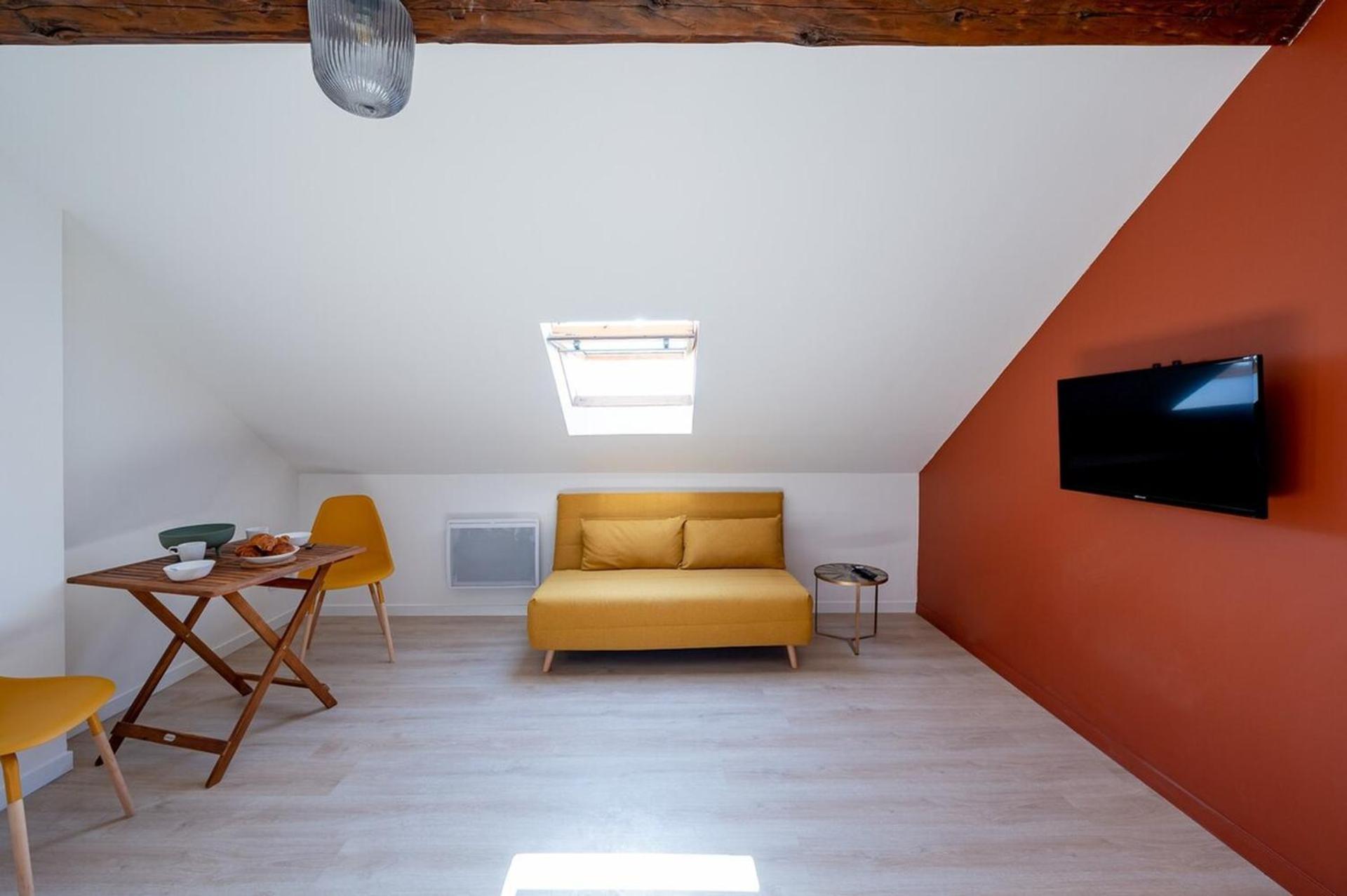 Les Maisons Acajou - *